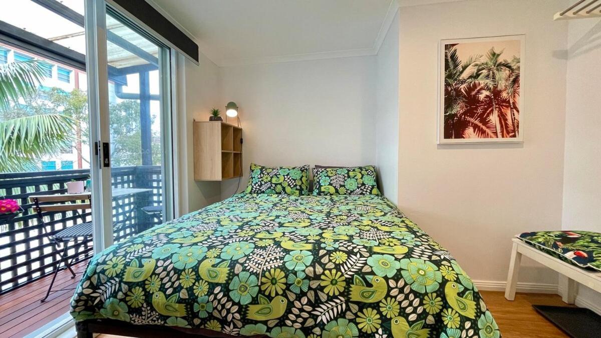 Oasis Double 6br5ba Icc By Palm&vine * Sydney