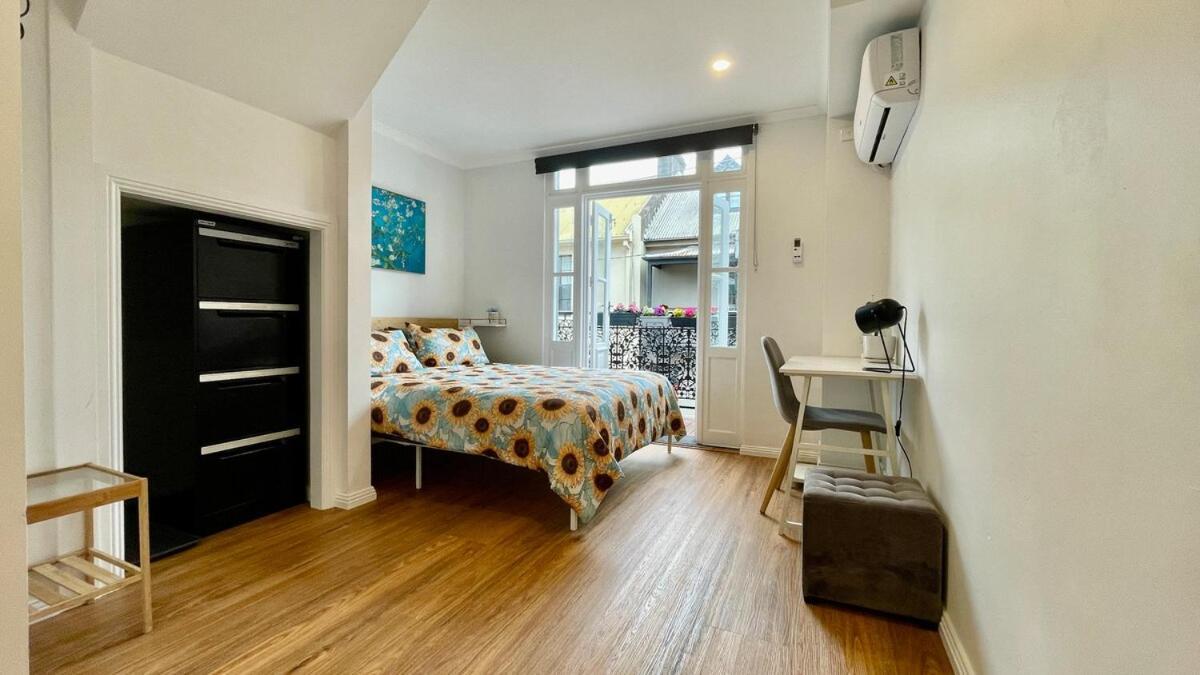 Oasis Double 6br5ba Icc By Palm&vine * Sydney